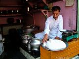 Srinagar-Vendita di latticini..